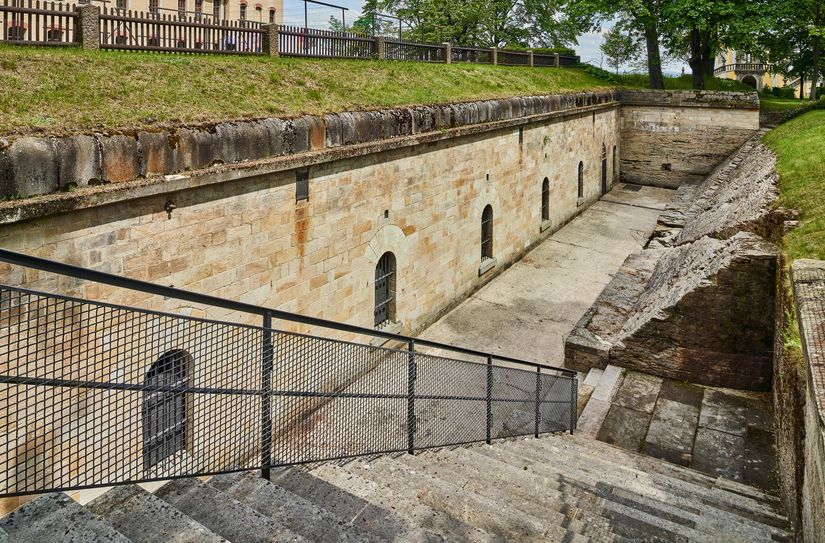 Der spannendste neue Ort auf der Festung ist das ehemalige Kriegslazarett, es war lange verschüttet und wurde erst in den  1990er Jahren freigelegt.