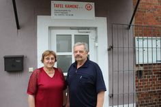 Zwei Ehrenamtler, die sich seit etwa 30 Jahren für die Kamenzer Tafel einsetzen: Gerlinde Lorenz und Rainer Lang.Foto: Matthias Stark