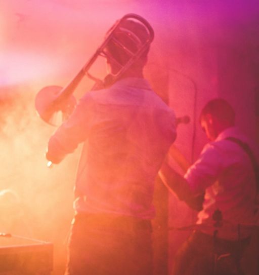 Bigbandklänge verzaubern die Zuschauer am Samstag, 11. Juni, im Amphitheater am Senftenberger See.