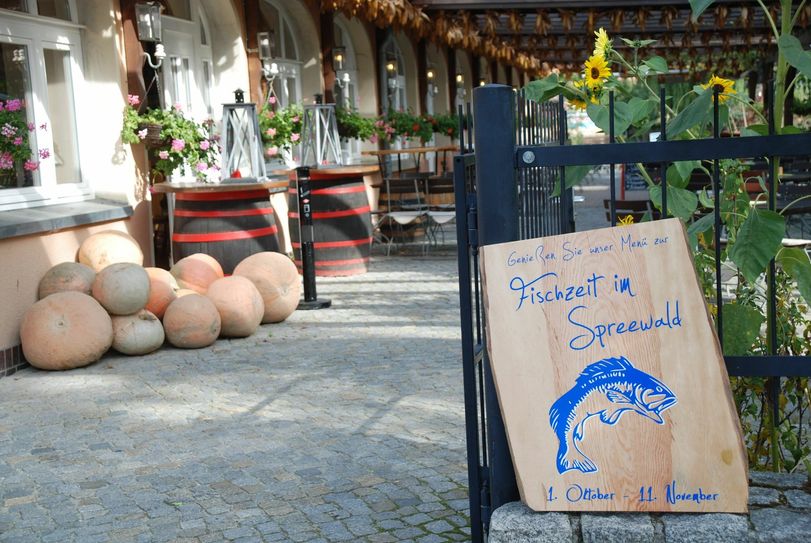 Die Bretter weisen den kulinarischen Weg. Foto: Oliver Joppek/Spreewald-Touristinformation Lübbenau e.V.
