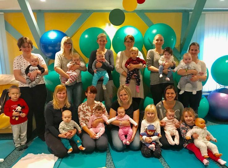 Stellvertretend für viele glückliche Eltern gratuliert auch der Babysport-Kurs zum Jubiläum.              Foto: Privat