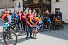 Die KulturHerzStaffel wurde vom Freundeskreis der Kulturhauptstadtbewerbung Zittau 2025 ins Leben gerufen. Am 30. März ging’s per Fahrrad vom Startpunkt in Rosenthal (im Bild) über Drausendorf und den Tierpark Zittau nach Hartau. Foto: Keil