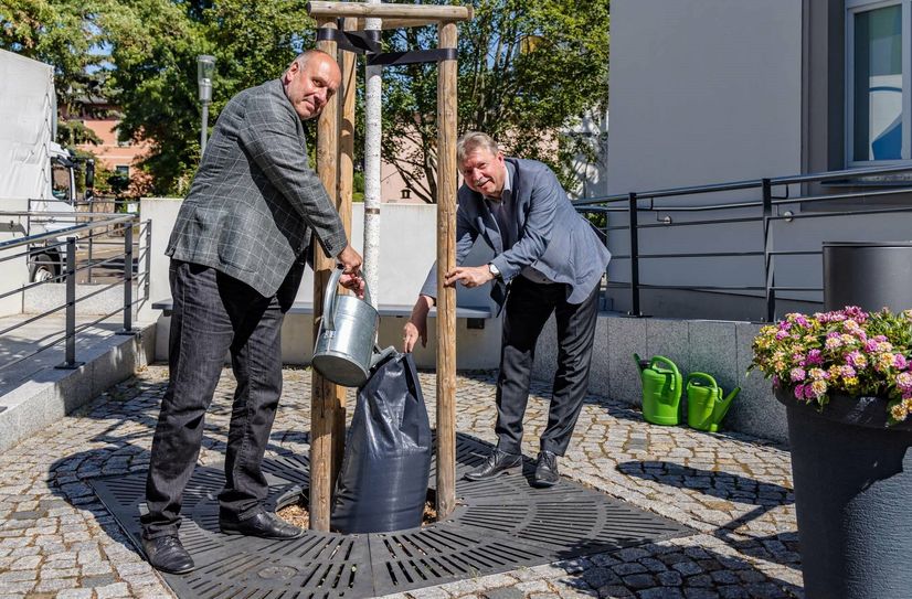 Jens Wallrabe (Präsident der Rotarier) und Oberbürgermeister Bert Wendsche (v.l.).
