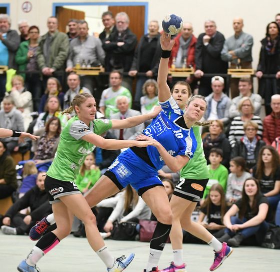 "Brigita Ivanauskaite lässt sich auch von 2 Gegenspielerinnen nicht stoppen" / Foto: Stefan Michaelis