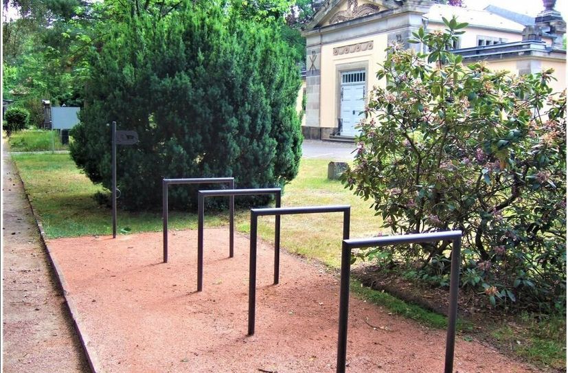Nordfriedhof mit neuen Fahrradabstellplätzen.