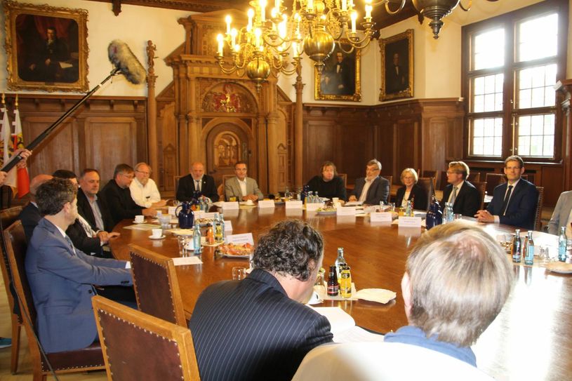Erstes Treffen aller Gremien der Stadthallenstiftung am 10. Juli im Rathaus Görlitz. Foto: Keil