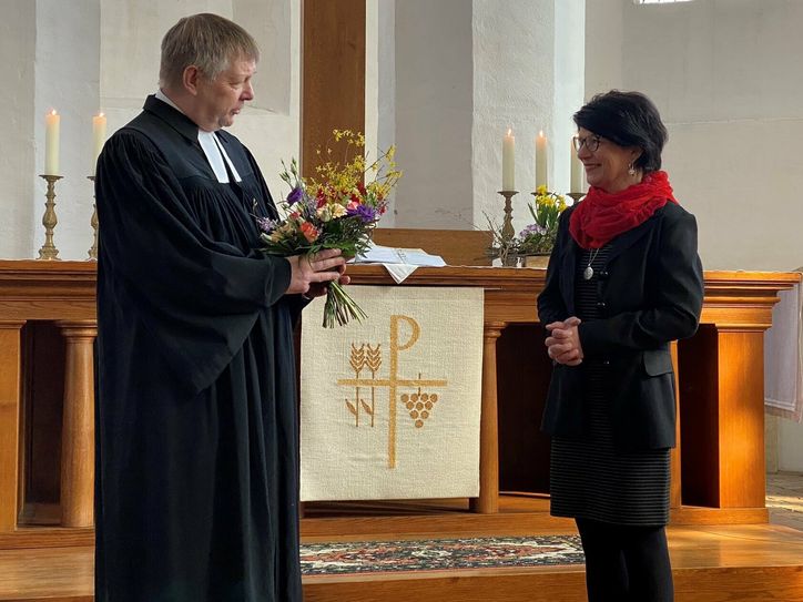 Beate Kunze ist am Sonntag in Calau von Superintendent Thomas Köhler in ihren Dienst als Kirchenmusikerin eingeführt worden.