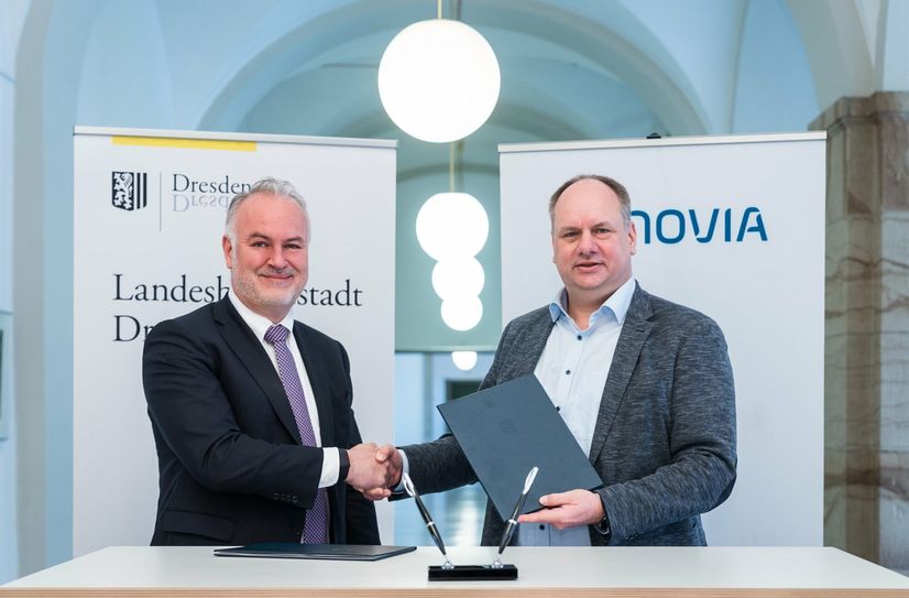 Vonovia-Vorstand Arnd Fittkau und Dresdens OB Dirk Hilbert unterzeichneten am Mittwoch ihre Zusammenarbeit.