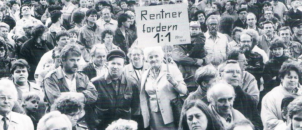 Cottbuser Demonstration zur DM-Einführung. Foto: Erich Schutt