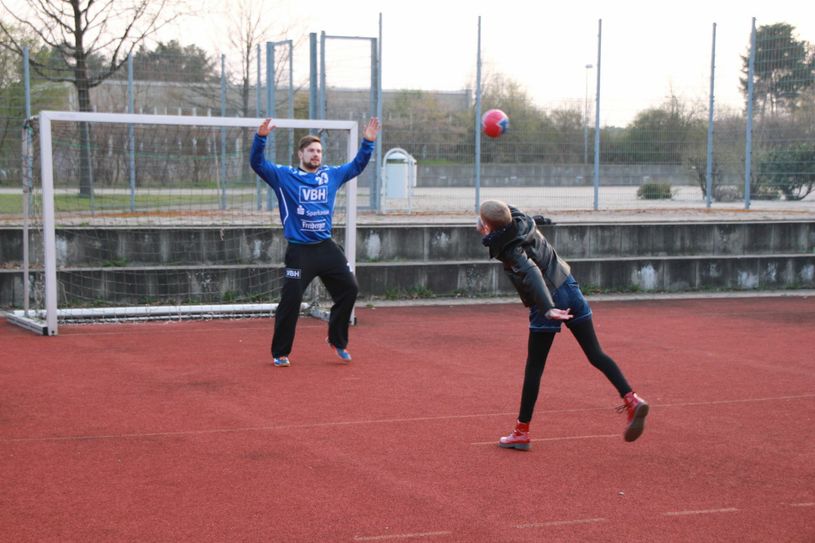 Die 11-jährige Jette aus Bernsdorf gibt dem Blutkrebs einen Korb. Anderen soll dies auch gelingen. Deshalb findet am 30. April zum LHV-Legendenspiel eine Typisierungsaktion im BSZ Konrad-Zuse statt. Foto: Michael Flach