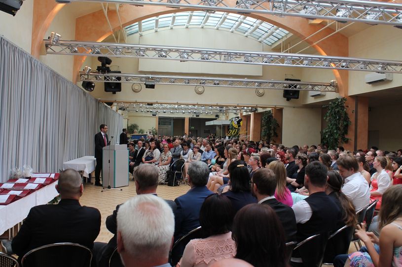In Anwesenheit von Lehrern, Mitschülern, Angehörigen und Freunden erhielten heute 61 Absolventinnen und Absolventen ihre Zeugnisse. Foto: Städtisches Klinikum Görlitz gGmbH