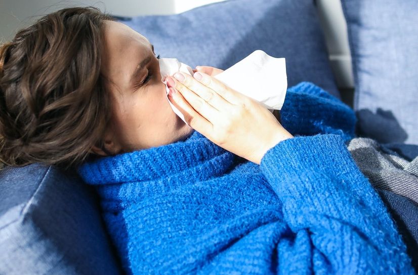 An erster Stelle der Ursachen für Krankschreibungen stehen im ersten Halbjahr 2023 Atemwegserkrankungen wie Erkältungen und Bronchitis.