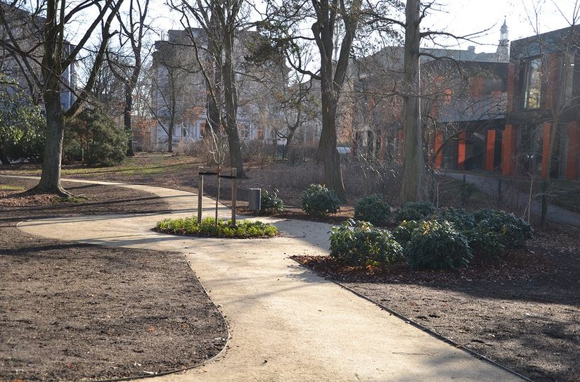 Sanierte Wege im Hermann-Seidel-Park.