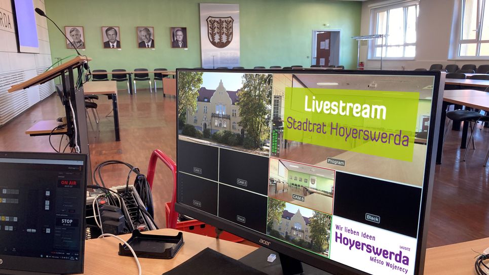 Wer nicht live bei einer Stadtratssitzung in Hoyerswerda dabei sein kann, hat die Möglichkeit sich über einen Livestream auf YouTube zuzuschalten.
