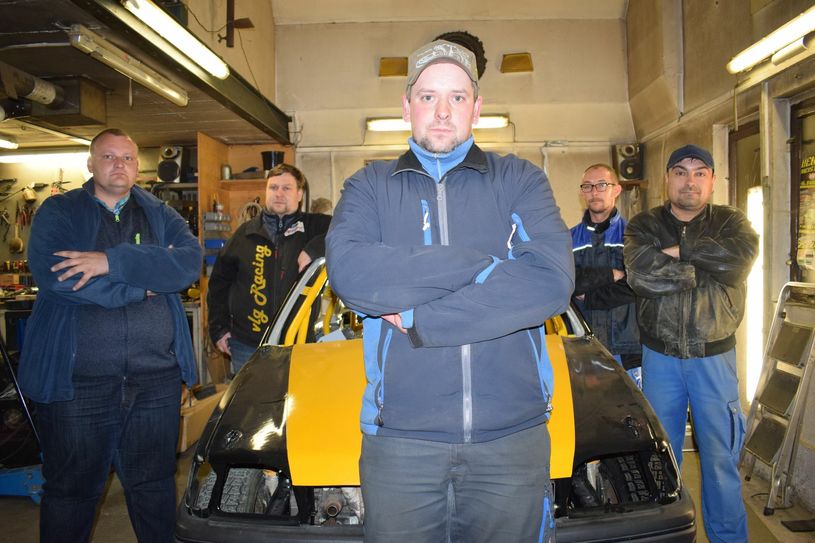 Archivbild. Viel hat sich seit dem letzten Termin mit dem WochenKurier geändert: Es gibt kein Rennteam mehr, neue Räumlichkeiten und viel Frust.  Foto: spa