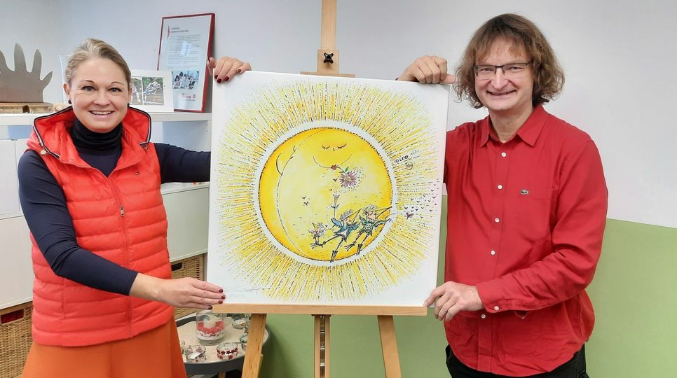 Die Dresdner Firma ABG- Marketing (hier vertreten von Nora Körner) nahm das für 800 Euro (Anfangsgebot 300 Euro) ersteigerte Bild von Kay Leonhardt in Empfang, es wird in der Agentur einen guten Platz erhalten.
