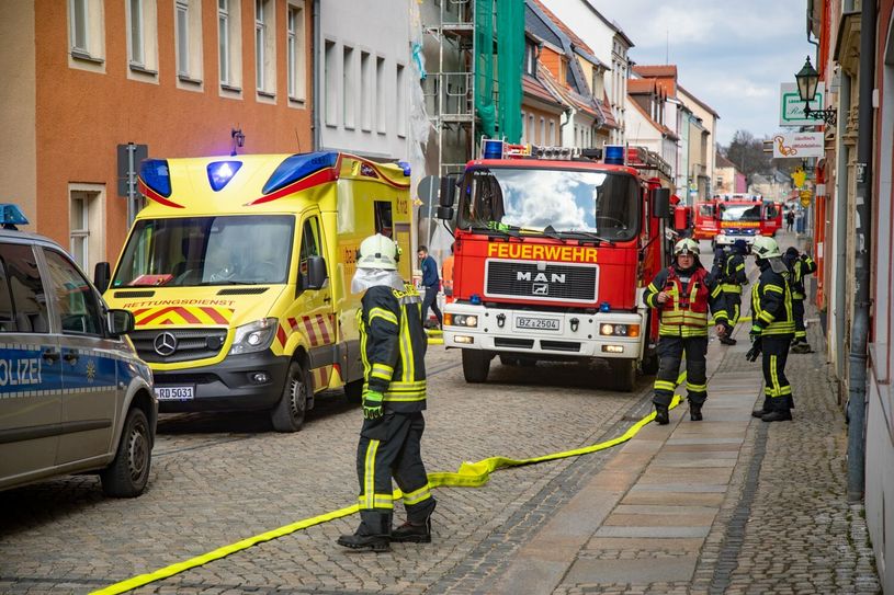 Zahlreiche Einsatzkräfte eilten in die Bautzener Straße nach Bischofswerda.