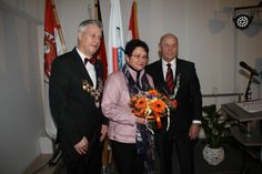 Die neue Augenärztin Carmen Brückner wurde durch die beiden Bürgermeister Thomas Richter (li.) und Dieter Herrchen begrüßt.                                                 Foto. H. Lübeck