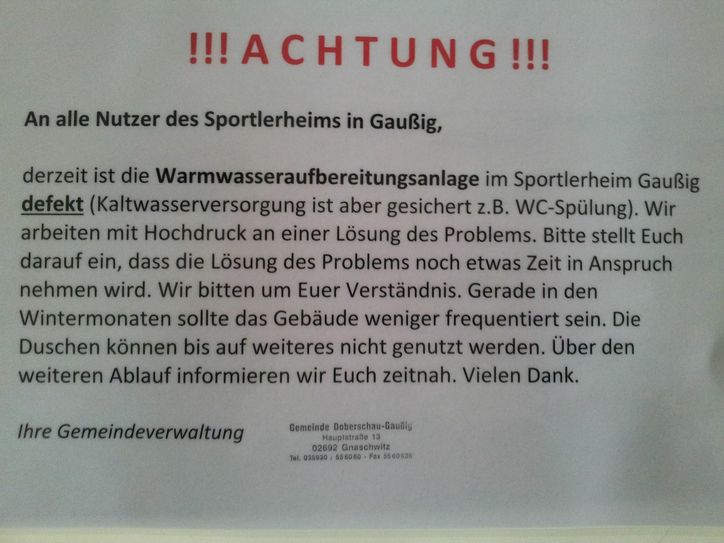 ...die Gemeinde bittet um Verständnis, dass die Behebung des Schadens noch dauert. Nach einem Vierteljahr ohne sichtbarem Ergebnis ist das Verständnis der Sportler langsam aufgebraucht. Fotos: privat