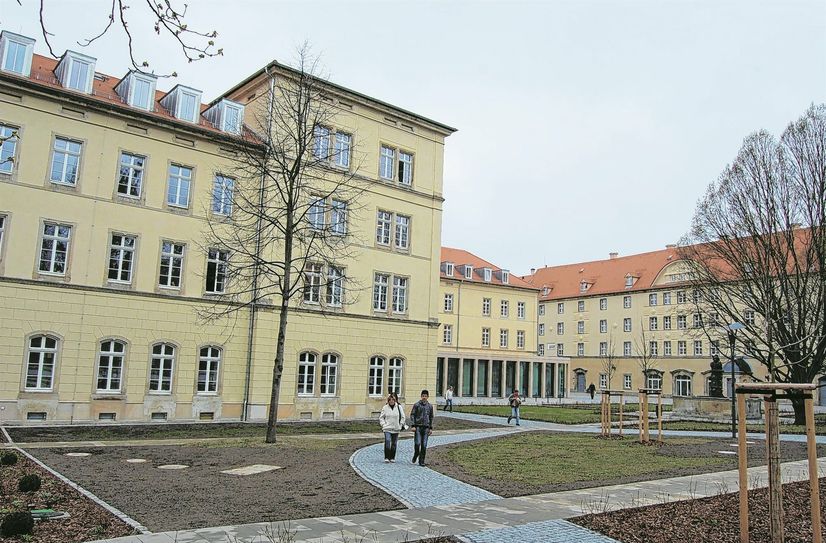 Das Schlossareal von Pirna-Sonnenstein schmückt bald auf der Terrasse ein Bronzerelief von Canaletto.