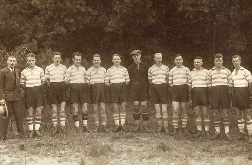 Ein Foto der Männermannschaft des VfB Klettwitz aus dem Jahr 1932.