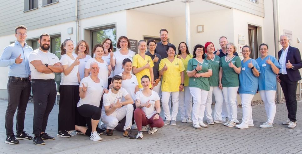 Die Teams der einzelnen Praxen im Gesundheitszentrum Gröditz sind bereits wunderbar zusammengewachsen. 30 Ärzte, Therapeuten und Praxismitarbeiter kümmern sich künftig um Gesundheit auf ca. 1.100 Quadratmeter Fläche im Rahmen des Pilotprojektes »Gesundheitszentrum Gröditz«. Dazu kommt jetzt die Institutsambulanz mit wechselnden Klinikärzten aus Riesa.