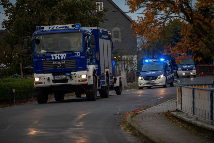 Bei der Evakuierung der Bevölkerung unterstützte das Technische Hilfswerk die Einsatzkräfte.