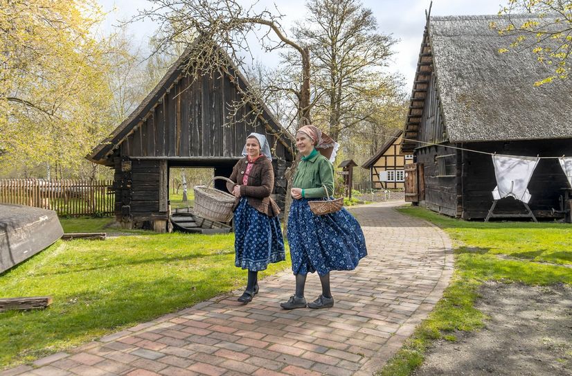 Im Freilandmuseum Lehde kann man auf historischen Spuren wandeln.