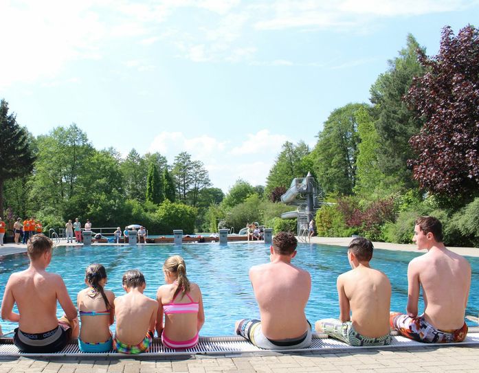 Im Freibad in Calau können sich Badefreunde jetzt bis zum 18. September im Wasser tummeln. Foto: Stadtverwaltung Calau/Andrea Marciniak