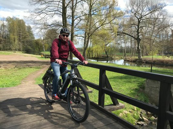 Jannis und Anni testen die E-Bikes von Little John Bikes bei einer Fahrradtour in den Spreewald. Das Ergebnis: eine Menge Fahrspaß und idyllische Radwege.Fotos: asl/jas