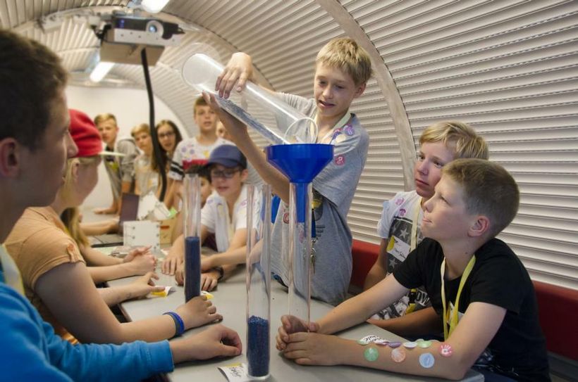 Experimente im Zeittunnel.... Foto: Sinus – Büro für Kommunikation GmbH