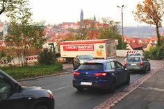 Für die regelmäßigen Autoschlangen am Plossen muss vor der Sanierung eine machbare Umleitung gefunden werden. Foto: Archiv