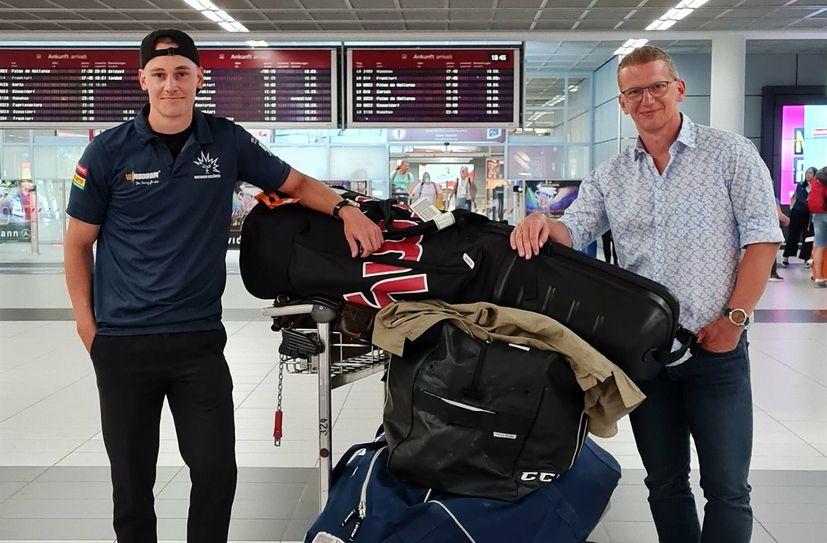 Jens Hewald, Inhaber Parkhotel Dresden (re.), hat David Rundqvist am Flughafen Dresden in Empfang genommen.