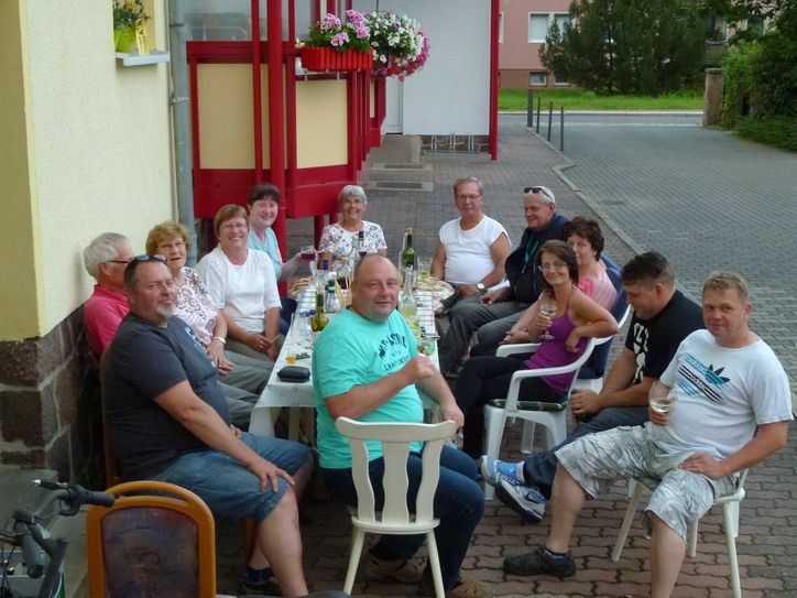 Drei Generationen leben gut zusammen in der Hausgemeinschaft Ossietzkystraße 28. Foto: Privat