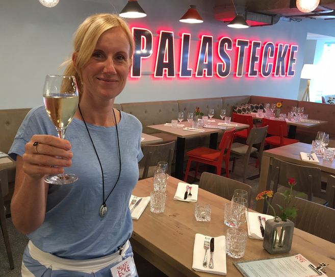 Jana Wittig freut sich auf neue Gäste in der Palastecke im Kulturpalast Dresden. Foto: Pönisch