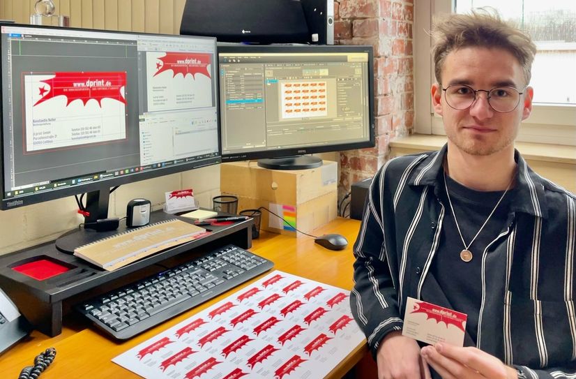 Als Mediengestalter Digital und Print setzt Konstantin Keller individuelle Kundenwünsche um.