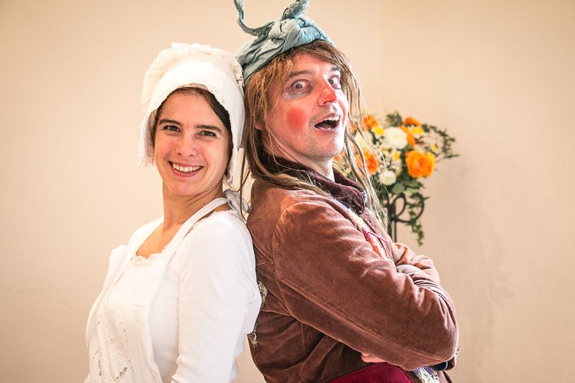 Hexe Henriette und Köchin Suppengrün laden zu Theaterführungen ein. Foto: Museum OSL