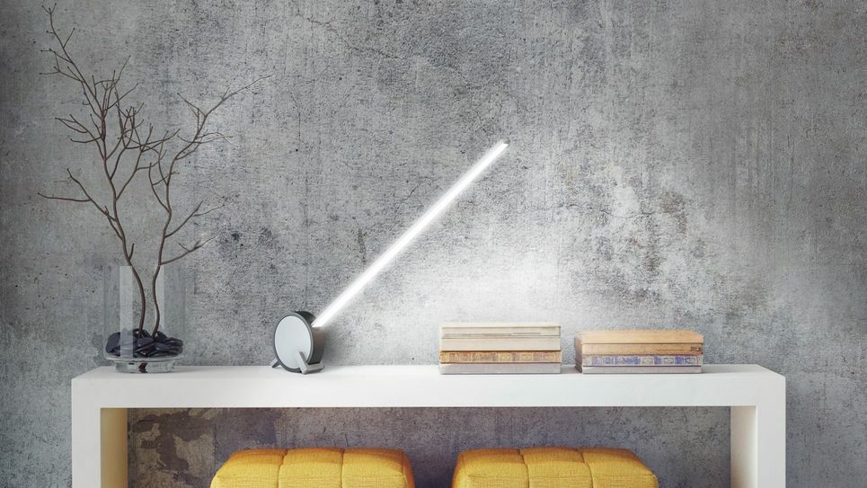 Lampe "Vara", deren LEDs sich per Smartphone App einzeln ansteuern lassen. Fotos: both