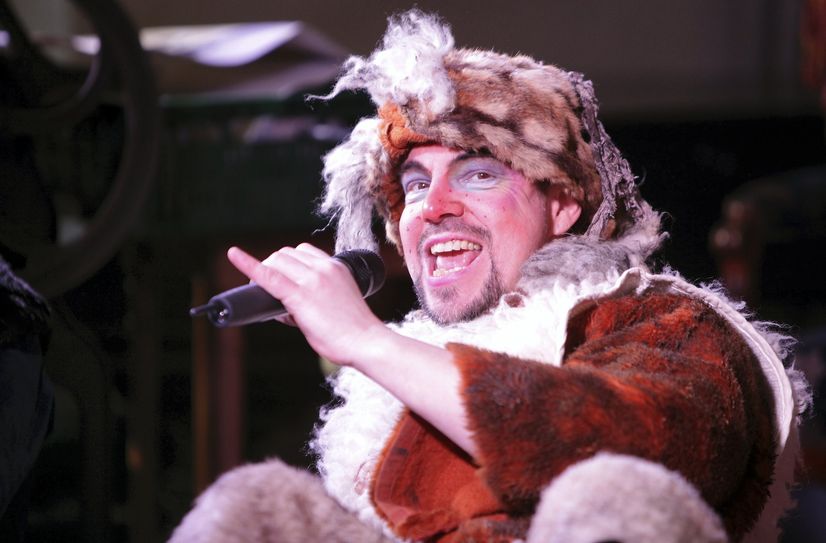 Halb-Bernhardiner – Halb-Faxenclown Zwottel (Thomas Schwalbe) zeigt sich wieder von seiner lustigsten Seite.