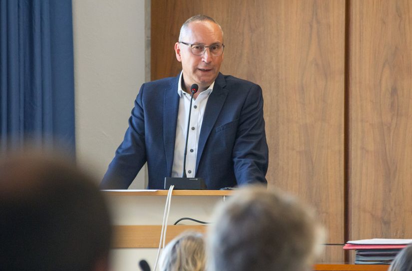 Oberbürgermeister Karsten Vogt bei seiner diesjährigen Haushaltsrede im Stadtrat.