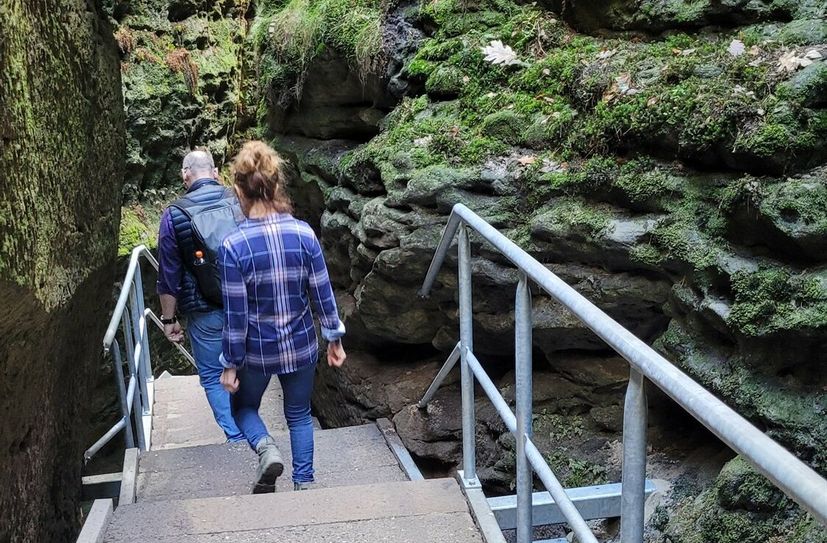Der Wanderweg durch die Schwedenlöcher ist wieder
begehbar.