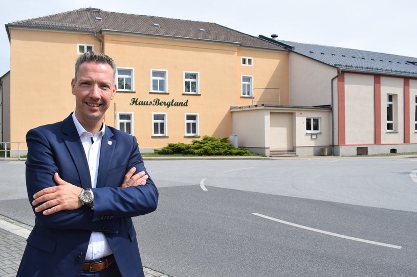 Das Haus Bergland ist nun in städtischer Hand. Bürgermeister Michael Herfort freut sich, dass das Haus wieder eine Zukunft hat.