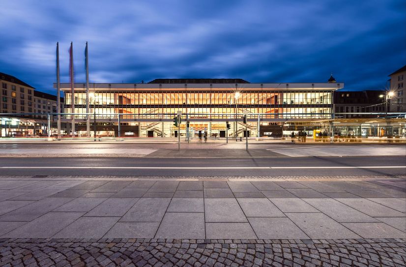 Der Kulturpalast Dresden erstrahlt am 20. November in Blau.