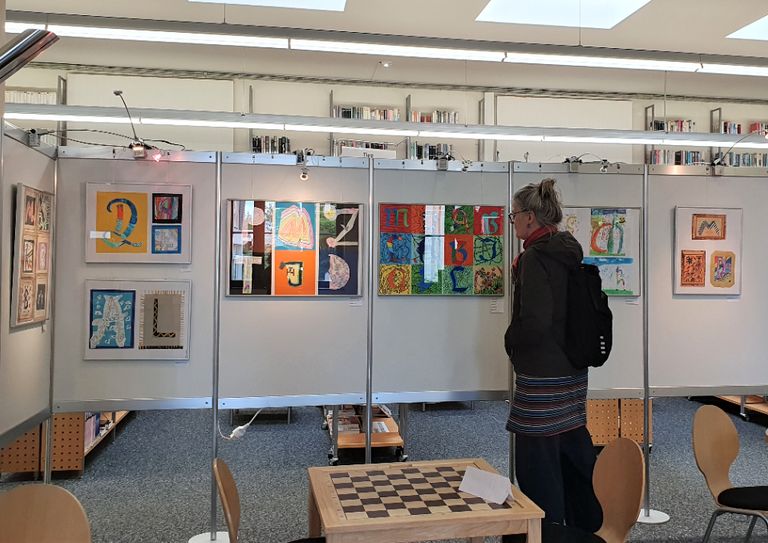 Blick in die Ausstellung der Carl-Blechen-Grundschule.
