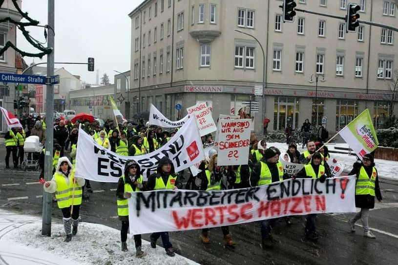 Am 17. Januar dieses Jahres fand bereits der zweite Warnstreik in Forst statt. Rund 60 Teilnehmer wurden gezählt. Foto: Weißflog