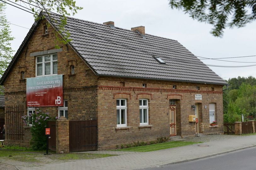 Dreh- und Angelpunkt für das Stück von Frank Düwel ist der historische „Laden“ in der Bohsdorfer Dorfstraße 37. Foto: Steffen Rasche