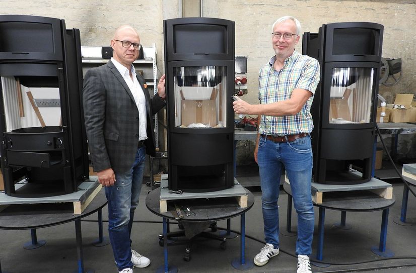 Metallbau-Heidenau-Geschäftsführer Holger Schöne (re.) und Steffen Fritzsche, Geschäftsführer von MX3, ziehen jetzt gemeinsam an einem Strang.