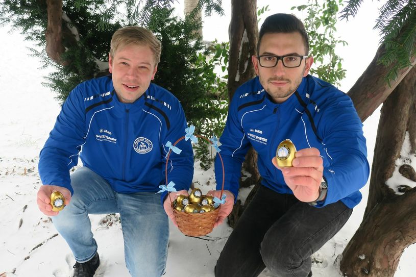 Wollen Karfreitag goldene Ostereier in und um Peitz verstecken: Marco Lehnigk (links) und Robert Schulz von Eintracht Peitz. Foto: jho