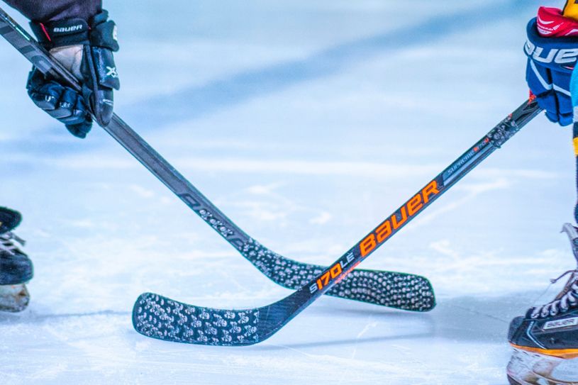 Zum Heimspiel der Lausitzer Füchse gegen Landshut am 1. März soll ein Kind die Chance bekommen, mit den Teams auf dem Eis zu stehen und das erste Bully mit auszuführen. Symbolfoto: Pexels
