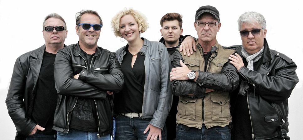 Die Band »Kruse« mit Peter Eichstädt (2.v.l.). Gestützt wird«Kruse« von seiner professionellen Band, deren Mitglieder in namhaften Gruppen wie den »Klosterbrüdern« aus Magdeburg oder »The Clogs« aus Potsdam spielten und spielen. Foto: M. Thiel